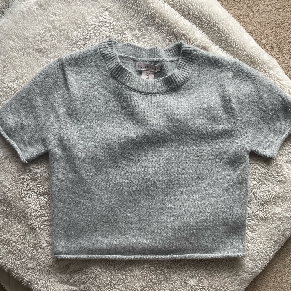 Sincerely Jules gray crew neck sweater tee (seamless)